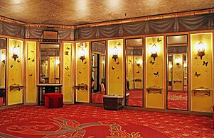 Inside Grauman's Chinese Theatre 2 (15572231085)