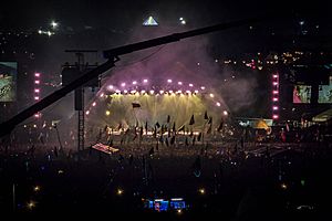 Pyramid Stage, Adele, Glastonbury Festival 2016 IMG 8701 (27355017094)