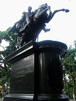 Bolivar-plaza-caballo-caracas