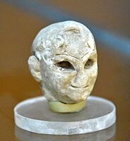 Limestone head of a Sumerian male worshipper from Tell Asmar (ancient Eshnunna), Iraq. Early Dynastic Period, c. 2400 BCE. Sulaymaniyah Museum, Iraq