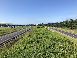 2019-07-09 09 34 44 View south along Interstate 81 from the overpass for Virginia State Route 720 (Wissler Road) in Mount Jackson, Shenandoah County, Virginia