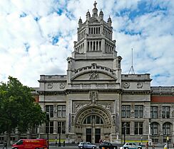 London - Victoria and Albert Museum - panoramio (1)
