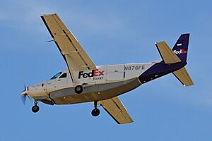 Cessna 208B Caravan 'N876FE' FedEx (13006463414)