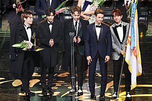 Shinee during the 2016 Korean Popular Culture and Arts Awards 03
