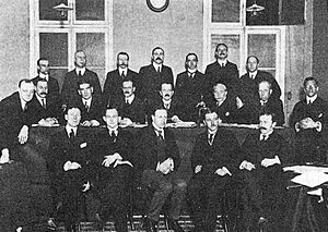 Membres-fondateurs de la Fédération internationale de tennis, le 1er mars 1913 à Paris, rue Duphot