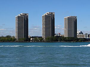 Riverfront Towers, Detroit, Michigan from Windsor, Ontario (21760914722).jpg