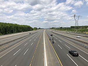 2021-05-23 13 59 44 View north along Interstate 95 (New Jersey Turnpike) from the overpass for Mercer County Route 524 (Yardville-Allentown Road) in Hamilton Township, Mercer County, New Jersey