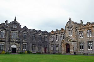 St Andrews - St Salvator's Quad - East and North Aisle