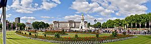 Buckingham Palace - panorama 35608874896