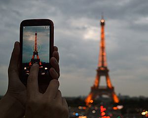 Photographing the Eiffel Tower at dusk