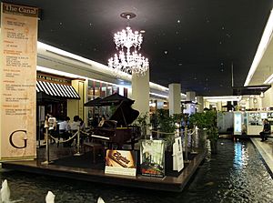Siam Paragon GF The Canal 2011