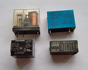 Electronic component relays