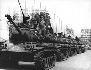 Tanques ocupam a Avenida Presidente Vargas, 1968-04-04