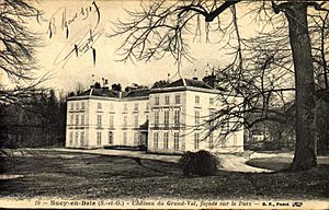 Sucy-en-Brie - Château du Grand-Val, façade sur le Parc