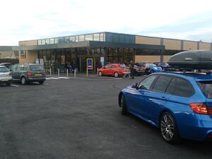 Opening day, Aldi, Deighton Road, Wetherby (13th July 2017) 001