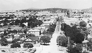 Looking down Dean Street Albury (1920s - 1930s) from Monument Hill