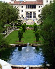 Vizcaya-view-from-the-mound-for-wikipedia-by-tom-schaefer-miamitom-DSC08675-412x515-1-
