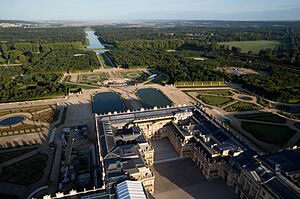 Vue aérienne du domaine de Versailles le 20 août 2014 par ToucanWings - Creative Commons By Sa 3.0 - 04