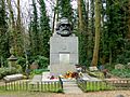 Grave of Karl Marx Highgate Cemetery in London 2016 (10)
