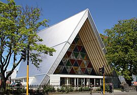 Christchurch Cardboard Cathedral 1 (31310889165).jpg
