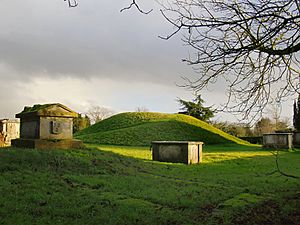 Taeppas Mound in the old churchyard, Taplow (geograph 3814805)