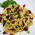 Spaghetti aglio, olio e peperoncino (16284859030).jpg