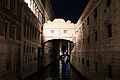 0 Venise, le pont des Soupirs franchissant le Rio de Palazzo o de Canonica