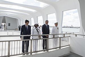 President Barack Obama and Japanese Prime Minister Shinzo Abe visit the USS Arizona Memorial. (31150731523)
