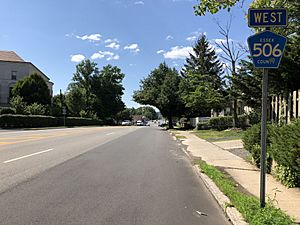 2018-07-18 16 00 33 View west along Essex County Route 506 (Bloomfield Avenue) just west of Freeman Parkway-Highland Avenue in Glen Ridge, Essex County, New Jersey