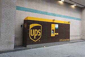 UPS street locker 11 Av jeh
