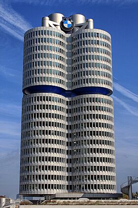 BMW Vierzylinder Tower Muenchen.jpg