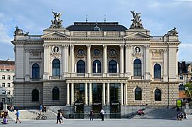 Opernhaus Zürich - Sechseläutenplatz 2013-08-31 18-30-40