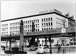 Bundesarchiv Bild 183-14492-0004, Berlin, Potsdamer Platz, Neubau, Bank