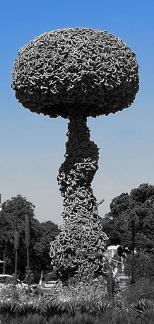 Chain Reaction by Paul Conrad in Santa Monica 2023 September3 desat
