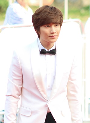 Kim Da-hyun on the red carpet of The Musical Awards, 3 June 2013.jpg