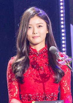 Kim Yoo-jung at the 2014 SBS Entertainment Awards, 30 December 2014 03