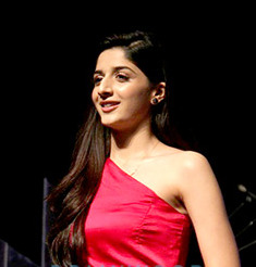 Mawra Hocane at Launch of 'Tera Chehra' at Arijit Singh's concert01 (cropped).jpg