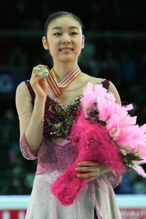 Kim Yu-Na Podium 2008 Worlds