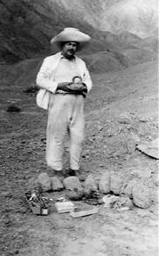 Rafael Larco Hoyle at excavation