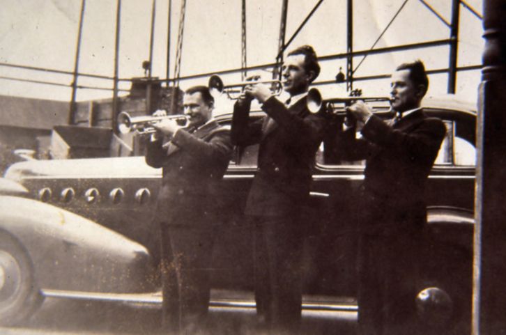 Musicians at the coal yard - DPLA - 654d5920548ca26c571a5337d7807c60
