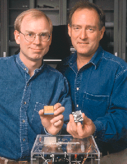 Thomas Albrecht & Timothy Reiley showing the Microdrive, June 1999