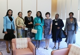 Meeting with the Queens of the Kingdom of Swaziland by Mrs. Akie Abe July 26, 2013