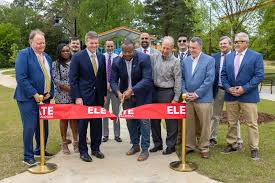 Mayor springbrook ribbon cutting