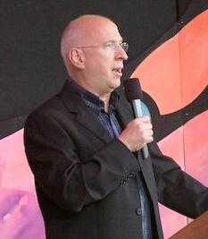 Ken Bruce (cropped).jpg