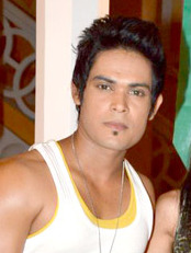 Kunwar Amar, Vrushika Mehta, Shantanu Maheshwari at promotion of 'War Chhod Na Yaar' on Channel V D3 (cropped).jpg
