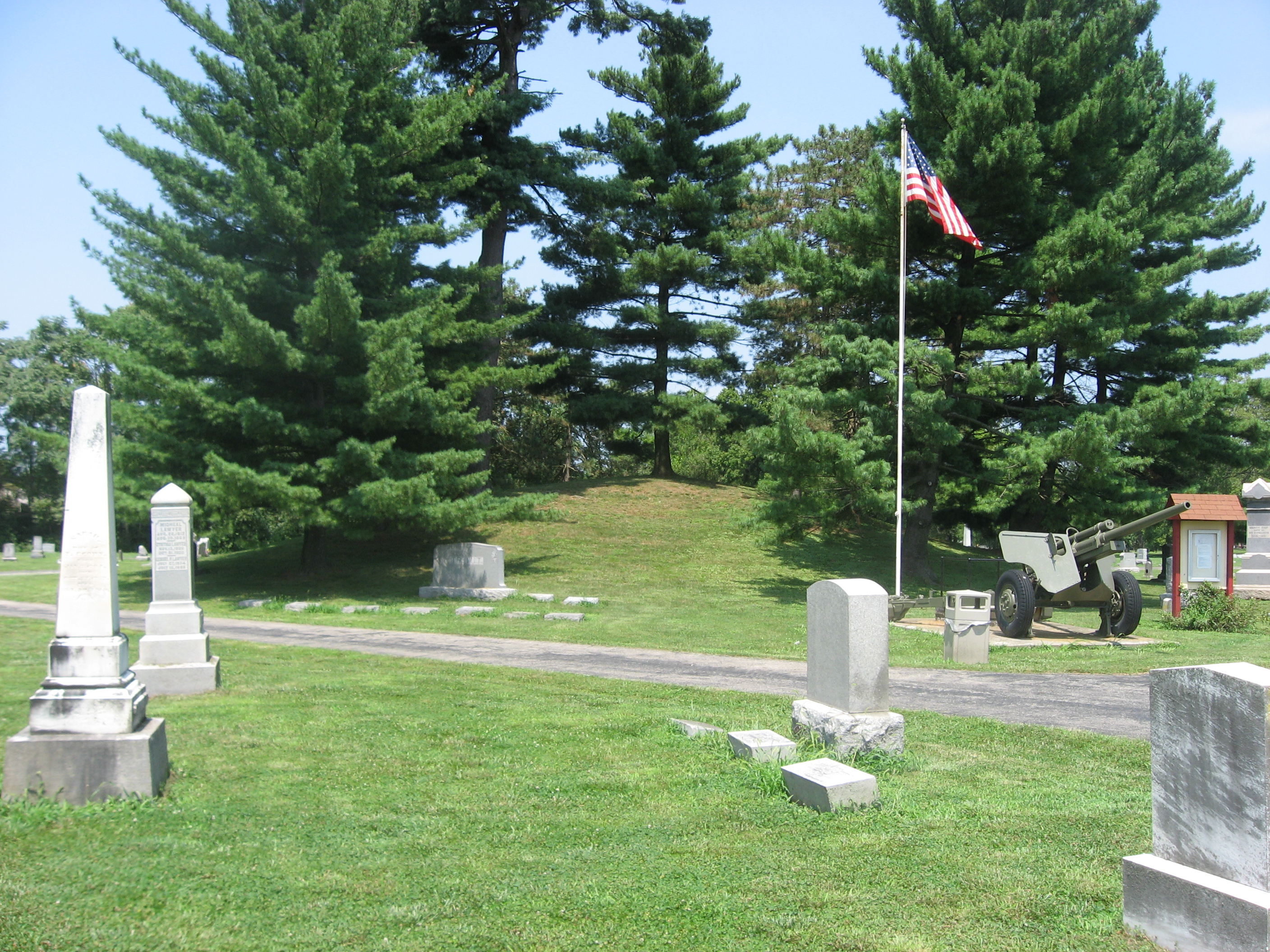 Image Odd Fellows' Cemetery Mound, southern side, closeup