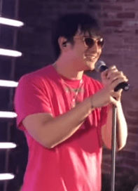 Joji Performing Live in 2018 (cropped) (better quality).png