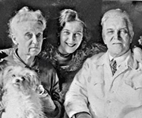 Lyubov Orlova with her parents