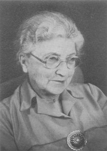 black and white portrait photograph of Muriel Robertson wearing spectacles