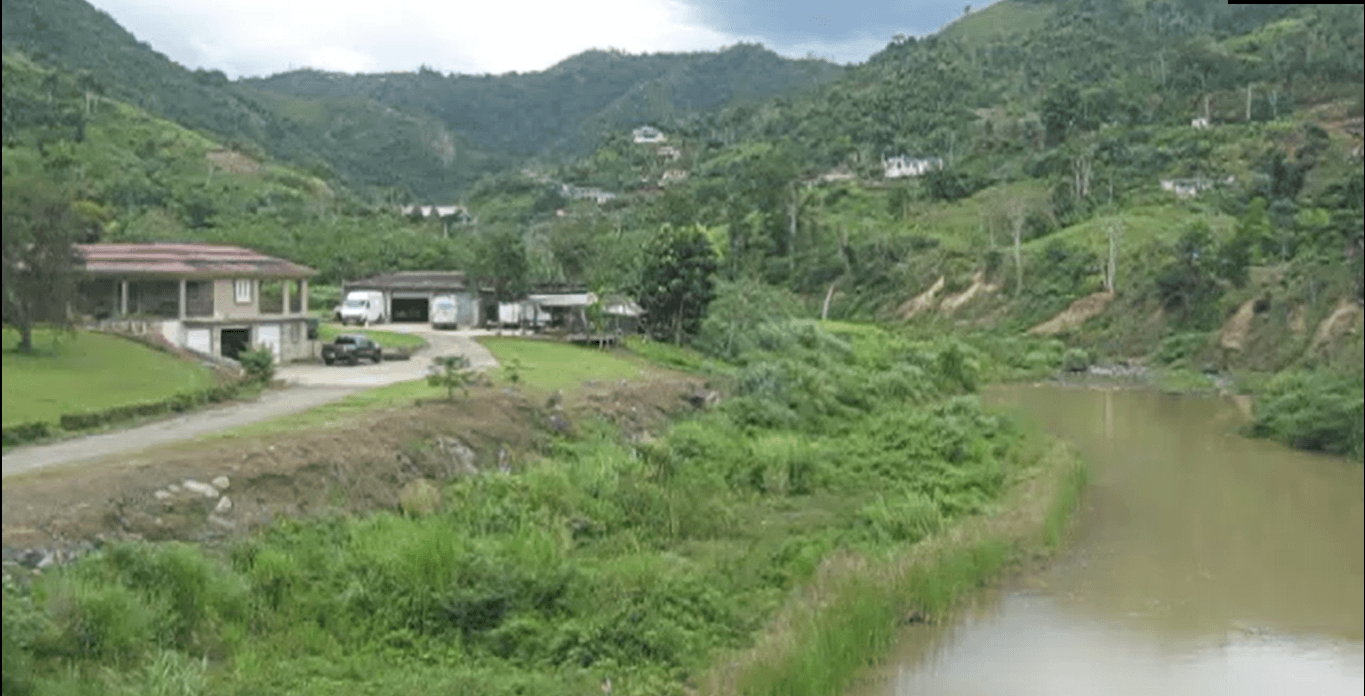 Image Río Grande in Río Grande barrio, Morovis, Puerto Rico near La